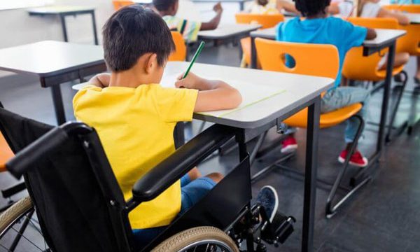 Inclusão de pessoas com deficiência chegou a 90,9% em 2017, mas escolas não têm atendimento especializado