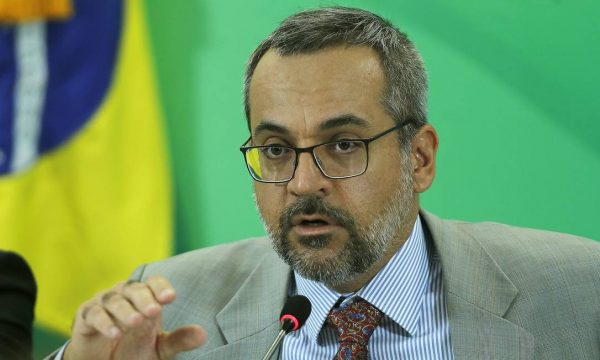 Ministro da Educação esclarece sobre fake news no período de combate ao coronavírus