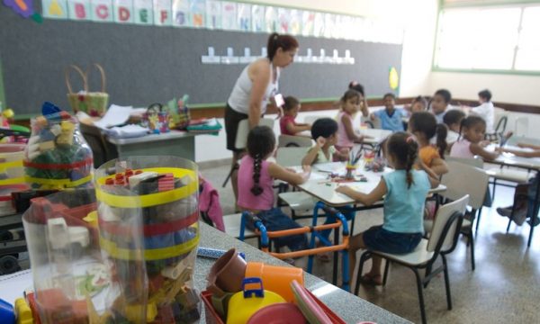 Estados e municípios recebem R$ 873 milhões para educação básica