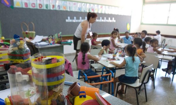 PEC determina ampliação da educação básica em tempo integral