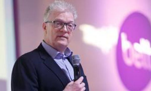 Educação deve fazer as pessoas se conectarem com seus talentos, diz Ken Robinson